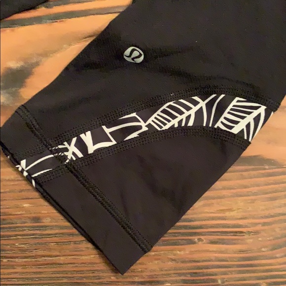 Size 4 Capri lululemon capri breathable leggings - Picture 3 of 7